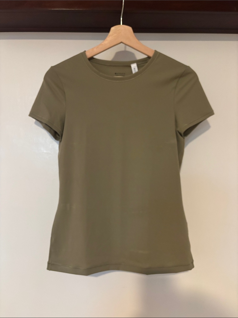 NWT Athleta Body Move Crew Neck Tee